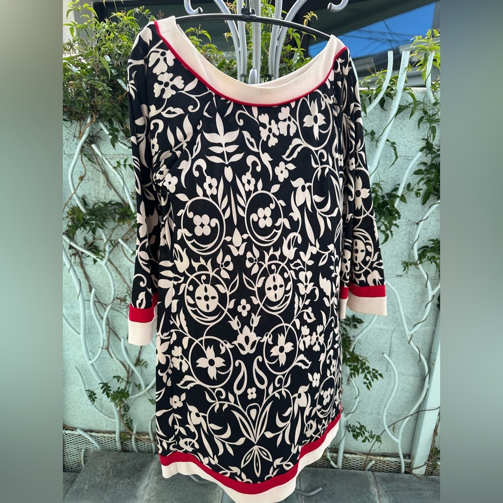 Analili Black and Cream Floral Mini Dress